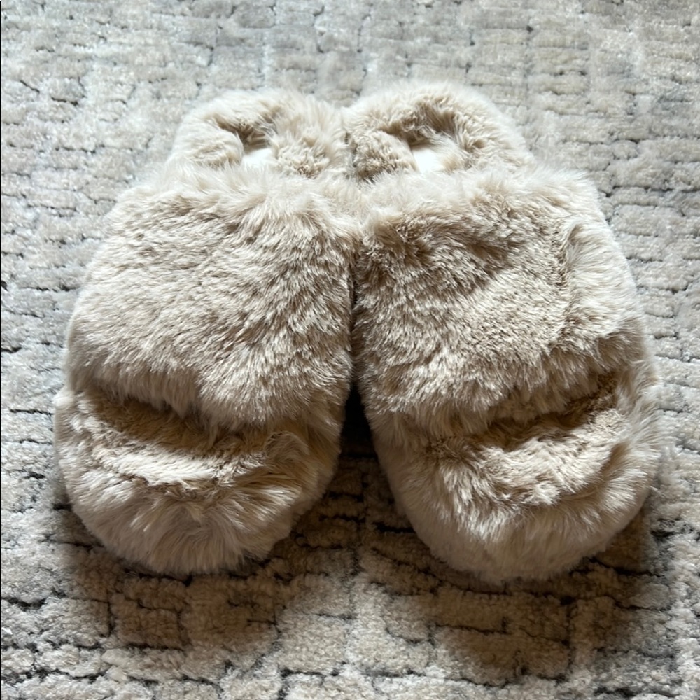 Cozy Faux Fur Slippers in Beige